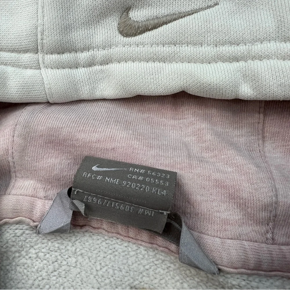 Silver Tag Nike Embroidered Logo Pullover Hoodie - Picture 10 of 10